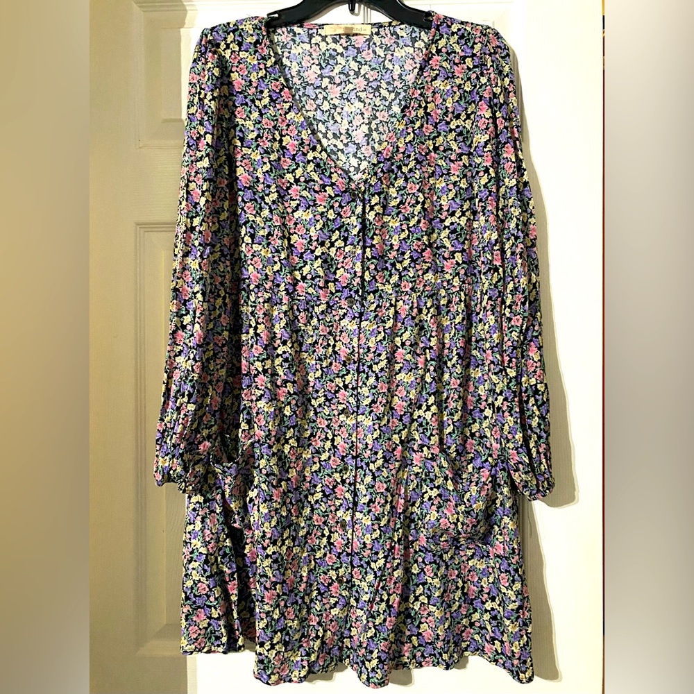Rewind Floral Flowy Dress Medium NWOT Button Down Pockets Empire Waist V Neck